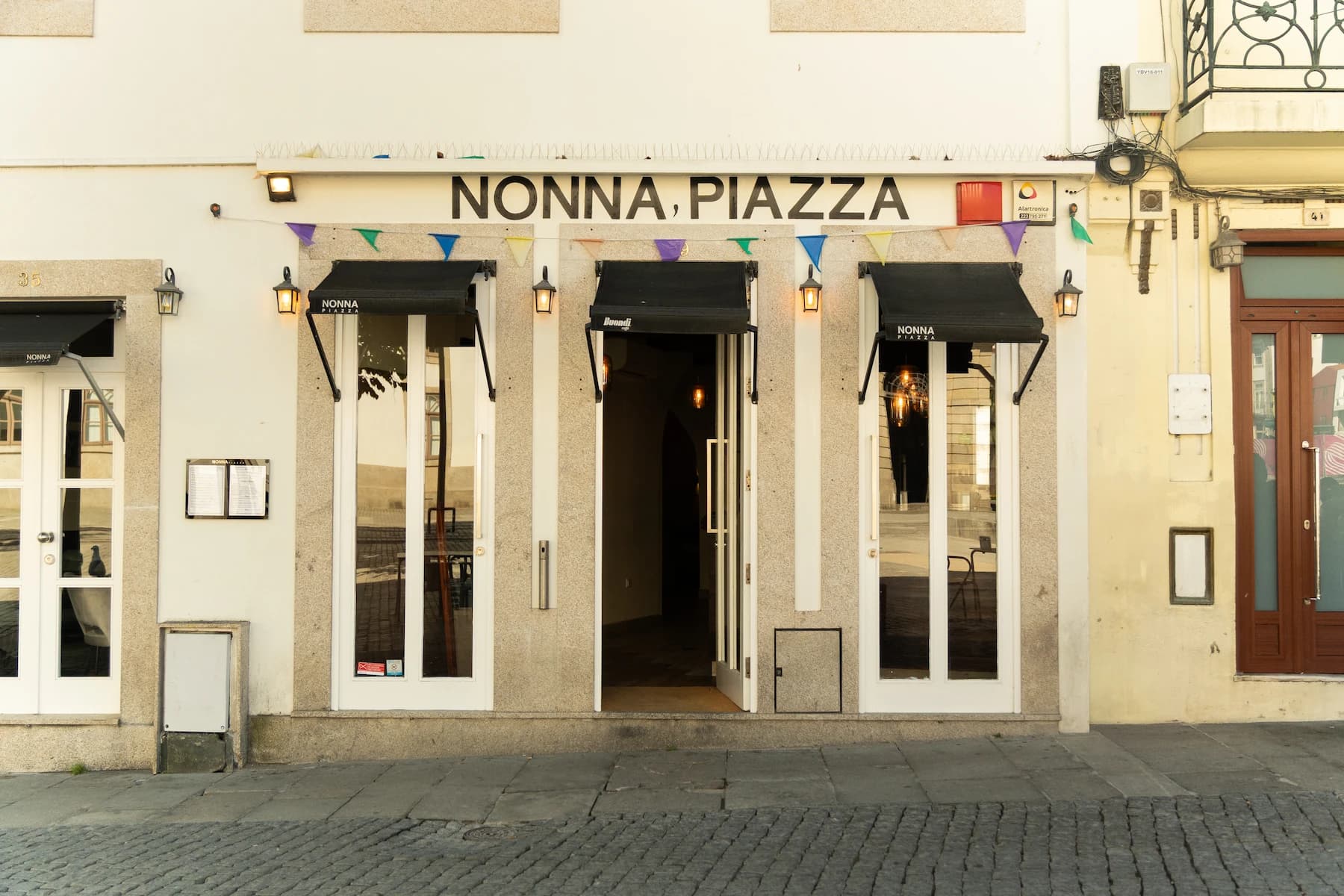 Nonna Piazza exterior in Porto